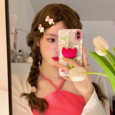 艾曼妞与罗丽妲海报